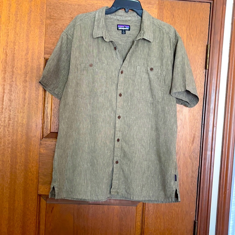 Men’s Patagonia button down shirt